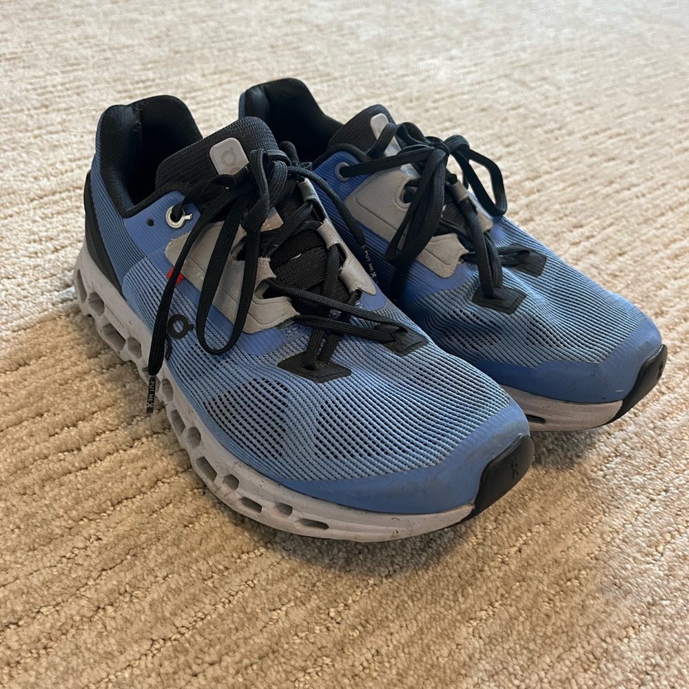 Oncloud Cloudstratus running shoes